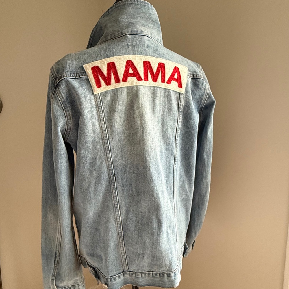 Ingrid & Isabel MAMA Patch Denim Jacket Sz M Maternity Jean Trucker Coat cotton